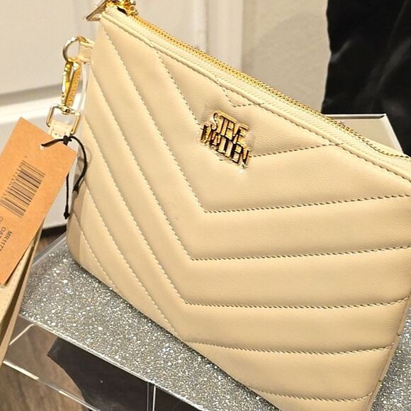 Steve Madden Chevron Quilted Wristlet- Oatmeal - Picture 4 of 7
